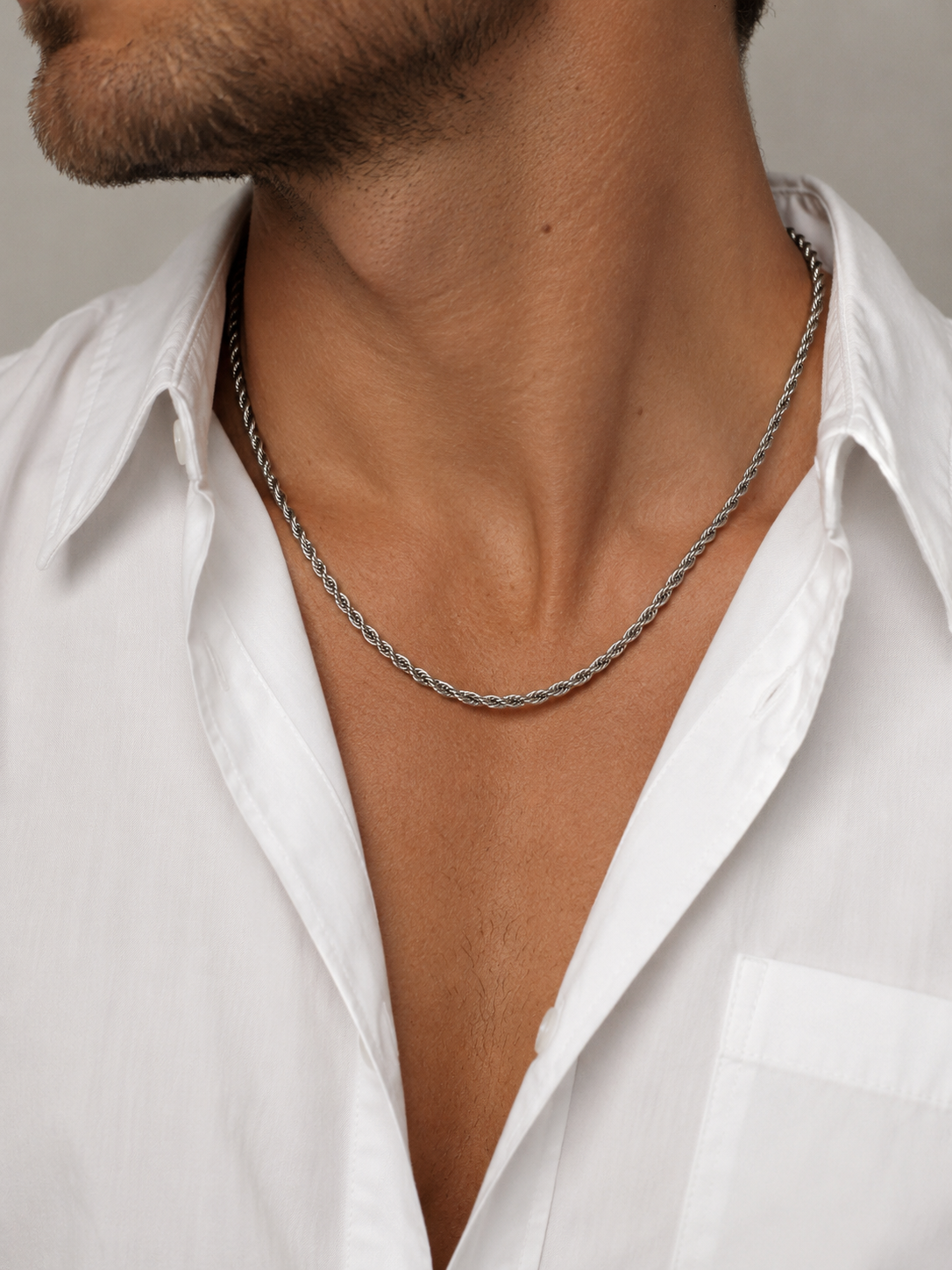 Collier Tommy porté – collier homme Velyra Paris