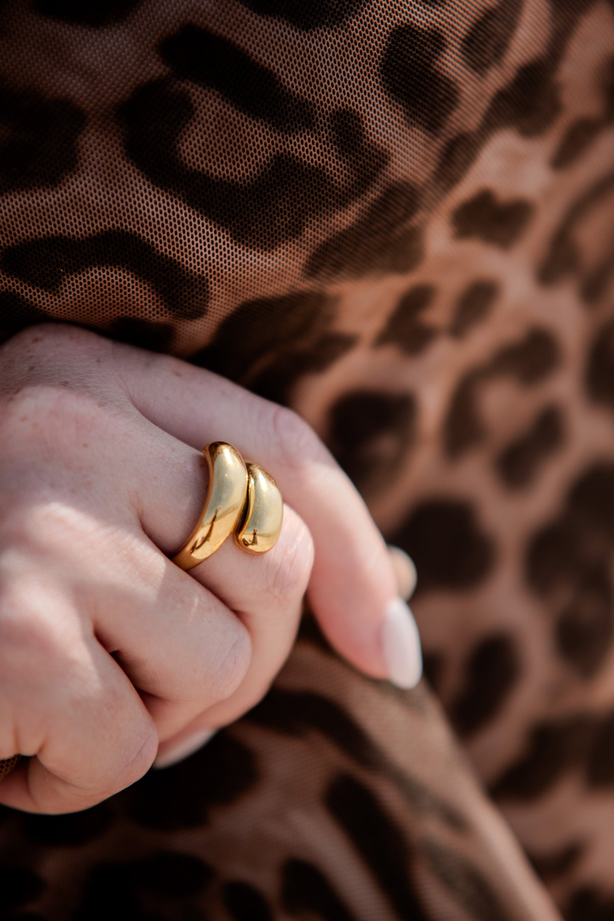 Bague Catalia or portée – bague Velyra Paris