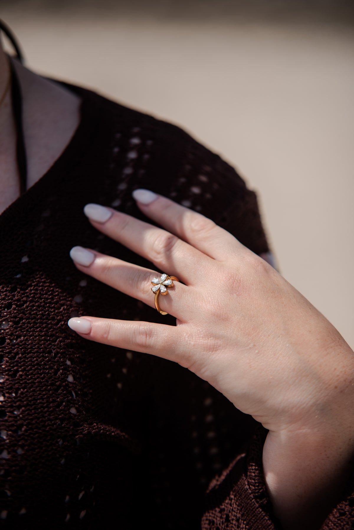 Bague Rosalia portée – Velyra Paris